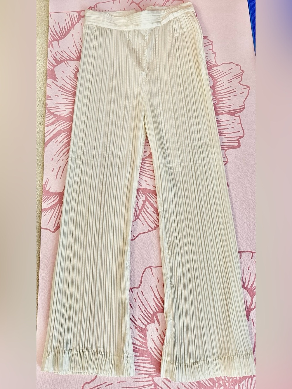 Rare S10 Issey Miyake Elegant, White
Pleated Pants ,Pristine Condition🤍